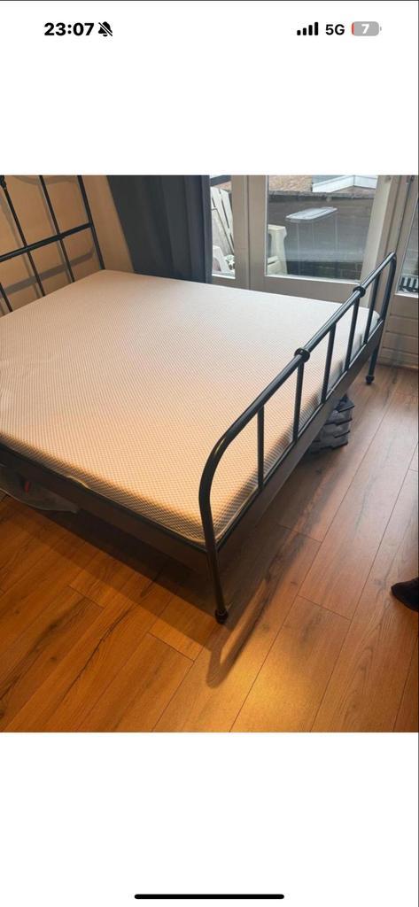 Ikea ijzeren bedframe, Huis en Inrichting, Slaapkamer | Bedden, Gebruikt, Tweepersoons, 140 cm, 200 cm, Metaal, Zwart, Ophalen of Verzenden