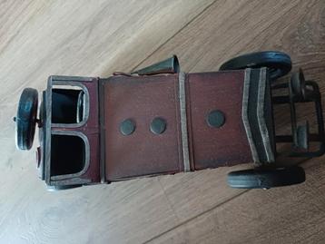 Auto van Staal. Kan wel rijden beschikbaar voor biedingen