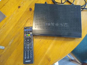 Satellietschotel en kastje  beschikbaar voor biedingen