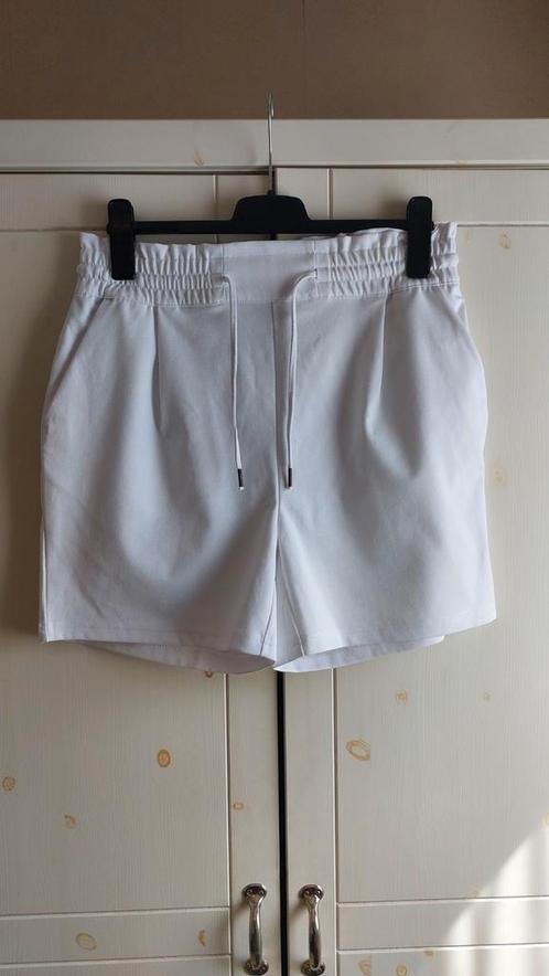 Witte Esmara short maat M, Kleding | Dames, Broeken en Pantalons, Nieuw, Maat 42/44 (L), Wit, Kort, Ophalen of Verzenden