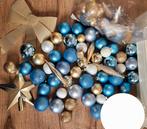 Blauwe, witte en goudkleurige kerstballen, Diversen, Kerst, Ophalen