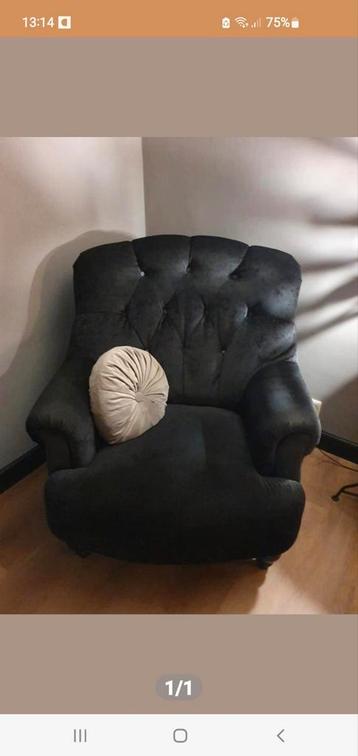Mooie grote zwarte fauteuil  beschikbaar voor biedingen