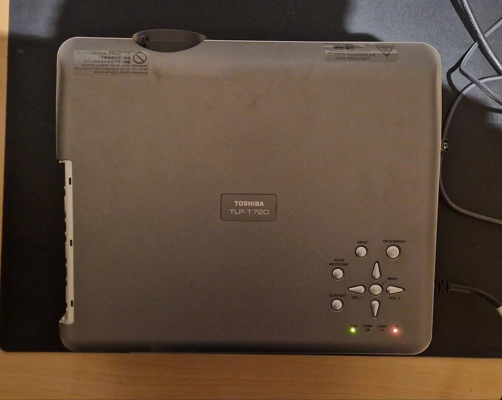 Toshiba Beamer TLP-T720 - Met Tas & Kabels, Audio, Tv en Foto, Beamers, Ophalen of Verzenden, DLP, Overige resoluties, Gebruikt