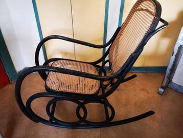 Thonet schommelstoel beschikbaar voor biedingen