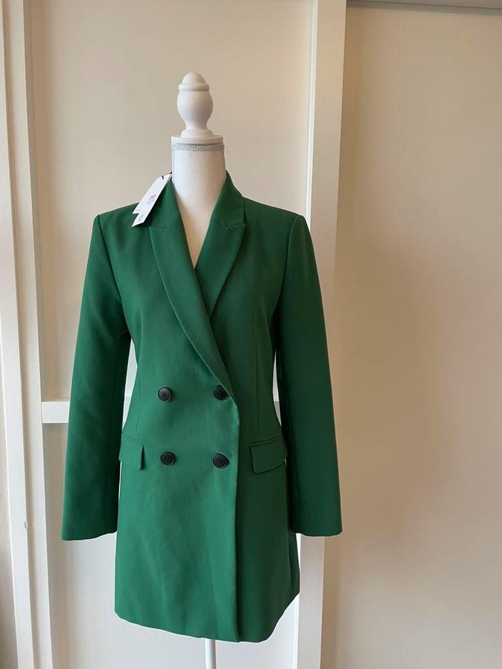 NIEUW Stradivarius lange blazer groen maat M blazerjurk, Kleding | Dames, Jasjes, Kostuums en Pakken, Nieuw, Maat 38/40 (M), Groen