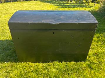 Vintage houten kist beschikbaar voor biedingen