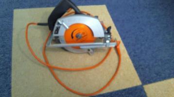 Handcirkelzaag Black & Decker 800 Watt.   beschikbaar voor biedingen