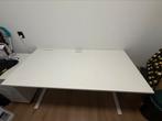 Ikea Mittzon bureau inclusief stekkerdoos, Huis en Inrichting, Bureaus, Ophalen, Zo goed als nieuw