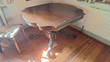 Antieke tafel beschikbaar voor biedingen