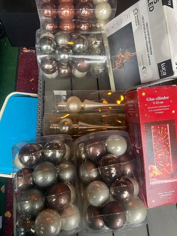 Kerst spullen beschikbaar voor biedingen