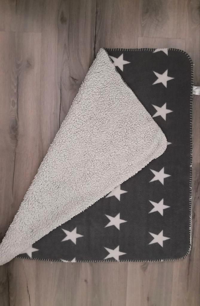 Sterren dekentje 90x90cm
Fleece en super zacht, Kinderen en Baby's, Dekens, Slaapzakjes en Inbakerproducten, Zo goed als nieuw