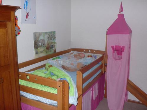 Kinderhoogslaper met glijbaan, toren en gordijnen, Kinderen en Baby's, Kinderkamer | Stapelbedden en Hoogslapers, Gebruikt, Halfhoogslaper