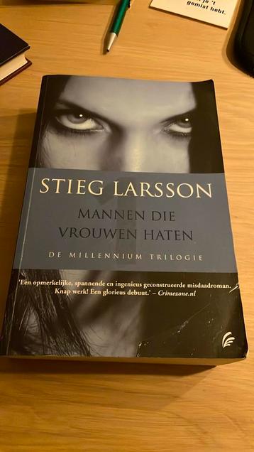 Stieg Larsson - Mannen die vrouwen haten beschikbaar voor biedingen