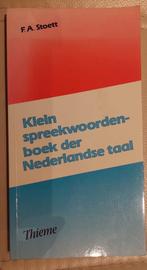 Stoett - Klein spreekwoordenboek ned. taal, Ophalen of Verzenden, Stoett, Zo goed als nieuw
