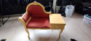 Antiek brocant telefoon tafeltje beschikbaar voor biedingen