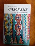 MACRAME, de kunst van het creatief knopen, Ophalen of Verzenden, Zo goed als nieuw