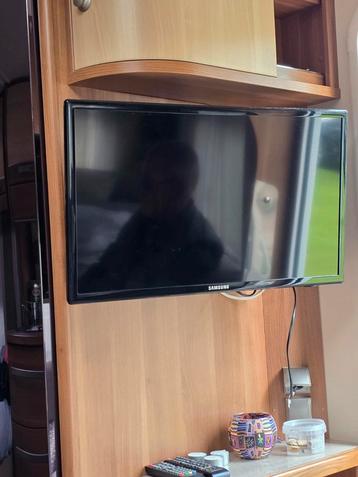 Samsung TV 26 inch + Strong ontvanger beschikbaar voor biedingen