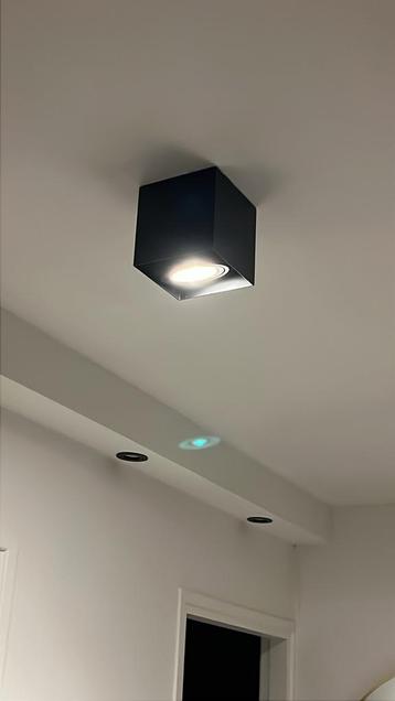 Zwarte Kubus Lamp met Lichtbron beschikbaar voor biedingen