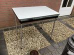 Vintage Tafel met Metalen Poten met twee stoeltjes, Huis en Inrichting, Tafels | Eettafels, Ophalen, Gebruikt, Vierkant, Tot twee personen