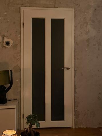 Binnendeur wit met kozijn beschikbaar voor biedingen