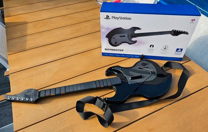 PDP Riffmaster Gitaarcontroller - Playstation (PS4/PS5), Spelcomputers en Games, Spelcomputers | Sony PlayStation Consoles | Accessoires