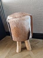 Teakhout teak hout houten kruk geitenvacht geiten vacht., Ophalen of Verzenden