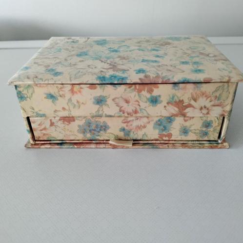 Design,stof,doosje,Box,bruidsmeisje,bloem,kleuren, Antiek en Kunst, Curiosa en Brocante, Ophalen of Verzenden