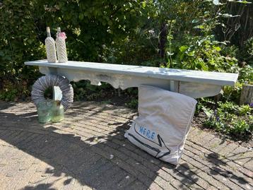 Sfeervol doorleeft Shabby bankje beschikbaar voor biedingen