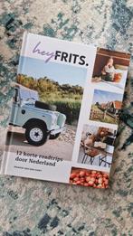 Manon van den Oort - Hey Frits. 12 roadtrips door Nederland, Overige merken, Fiets- of Wandelgids, Ophalen of Verzenden, Zo goed als nieuw