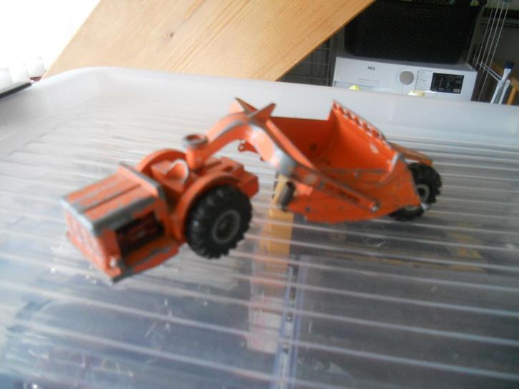 Vijf voertuigen voor de (wegen)bouw waaronder Dinky Toys, Hobby en Vrije tijd, Modelauto's | 1:43, Gebruikt, Bus of Vrachtwagen