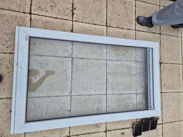 Kunststof raamkozijn inclusief glas 1512x890 beschikbaar voor biedingen