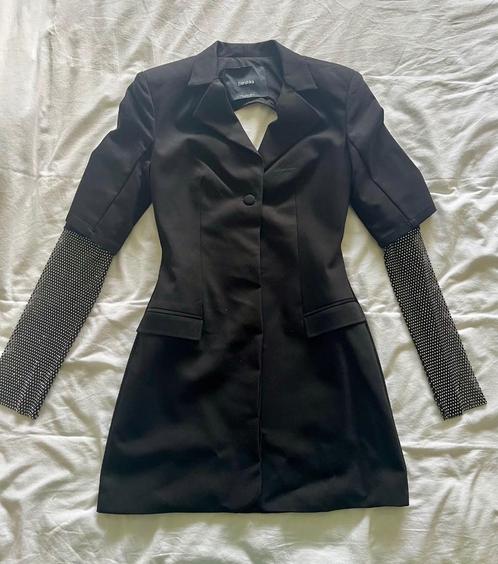 Bershka Zwarte Blazerjurk met Glinsterende Mouwen, Kleding | Dames, Jurken, Zo goed als nieuw, Maat 36 (S), Zwart, Boven de knie