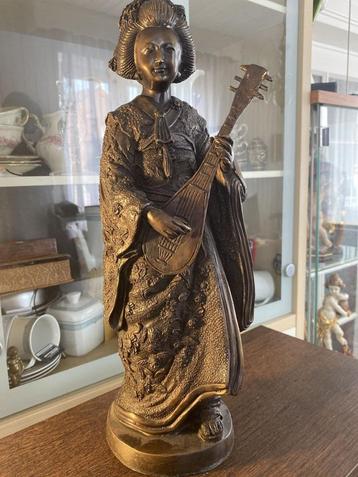 bronzen Geisha met Luit-Pipa , Edo-periode (1603-1868) beschikbaar voor biedingen