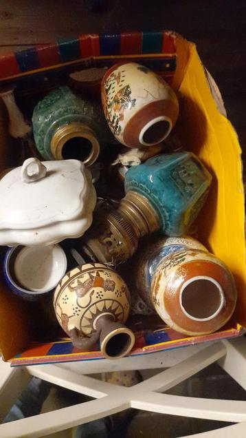 Diverse vaasjes en wat andere spulletjes beschikbaar voor biedingen