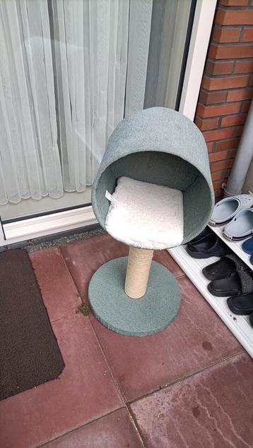 Krabpaal  beschikbaar voor biedingen