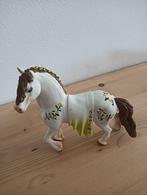 Schleich paard met gele decoratie, Am Limes 69, 73527 Schwabisch Gmund, Duitsland, Schleich GMBH, Ophalen of Verzenden, Zo goed als nieuw