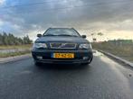 Volvo V40 1.8 2004 Zwart, Auto's, 65 €/maand, Beige, 4 cilinders, Handgeschakeld