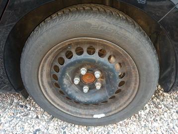 Set winterbanden op stalen velg, 205/55 R16 voor oa Mercedes beschikbaar voor biedingen