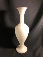 Antieke Melkglazen Vaas, Gebruikt, Wit, Ophalen of Verzenden, Glas