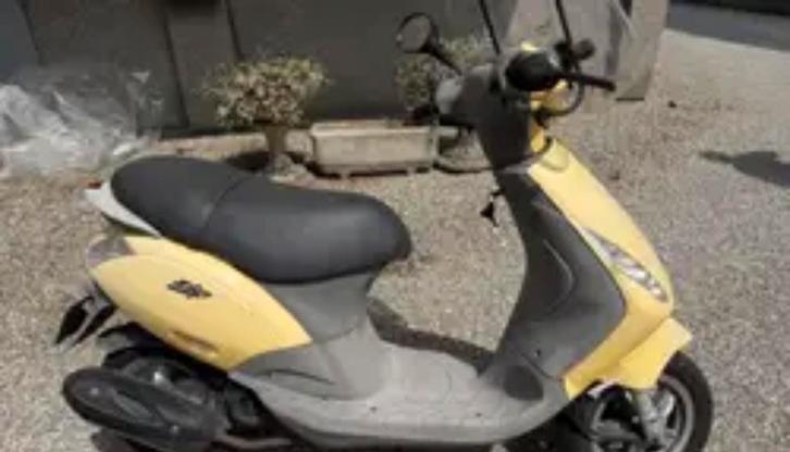 Gebruikte Piaggio Zip Scooters, Fietsen en Brommers, Scooters | Piaggio, Gebruikt, Zip, Maximaal 45 km/u, Benzine, Ophalen