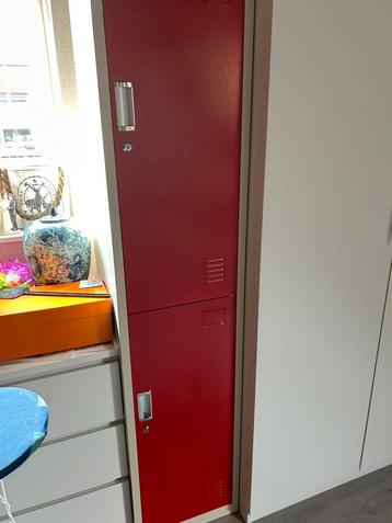 Locker kast | dubbele deurtjes | verkleedkast beschikbaar voor biedingen