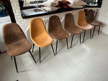 6 eetkamerstoelen Cognac nieuwstaat t.w.v. €540 beschikbaar voor biedingen