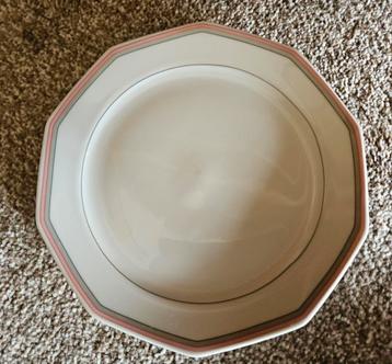 Eetservies en koffieservies/theeservies beschikbaar voor biedingen