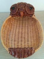 vintage rotan mand in uil vorm, Huis en Inrichting, Woonaccessoires | Schalen en Manden, Ophalen of Verzenden, Zo goed als nieuw