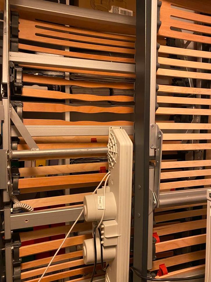 Ledikant van Triton compleet van noten, Huis en Inrichting, Slaapkamer | Bedden, Zo goed als nieuw, Eenpersoons, 180 cm, 210 cm