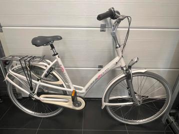 Mooie Batavus Mambo 28” Damesfiets 8 versn slot mand beschikbaar voor biedingen