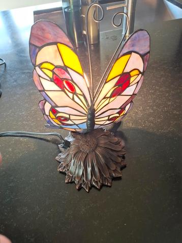 Tiffany vlinder lamp beschikbaar voor biedingen