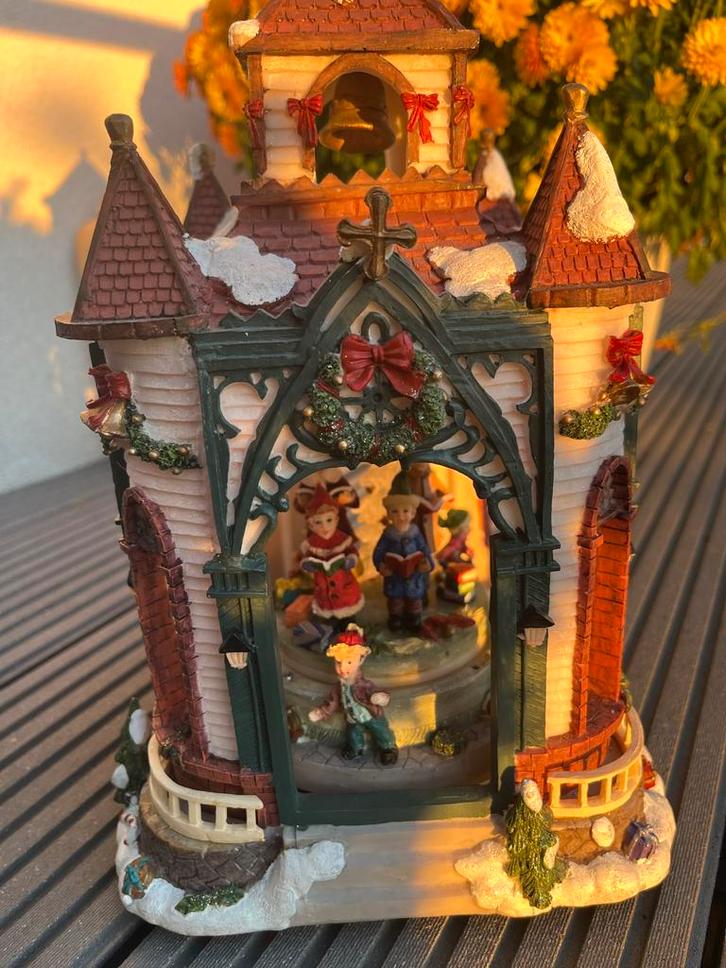 Kersthuis met Koor - Decoratie, Diversen, Kerst, Zo goed als nieuw, Ophalen of Verzenden