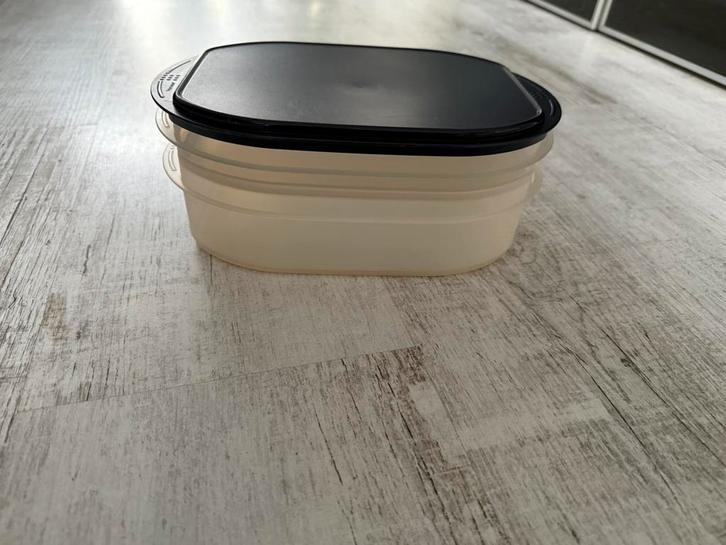 Tupperware stapeltwee vleeswarendoos stapeldrie, Huis en Inrichting, Keuken | Tupperware, Gebruikt, Bak of Kom, Blauw, Wit, Ophalen of Verzenden