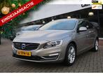 Volvo V60 2.4 D6 AWD Plug-In Hybrid Summum 2e EIG_ADAP-CRUIS, Auto's, Automaat, Beige, Adaptive Cruise Control, Vierwielaandrijving